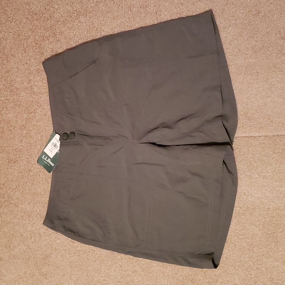 NWT L.L. Bean Women’s Trekker Green Shorts